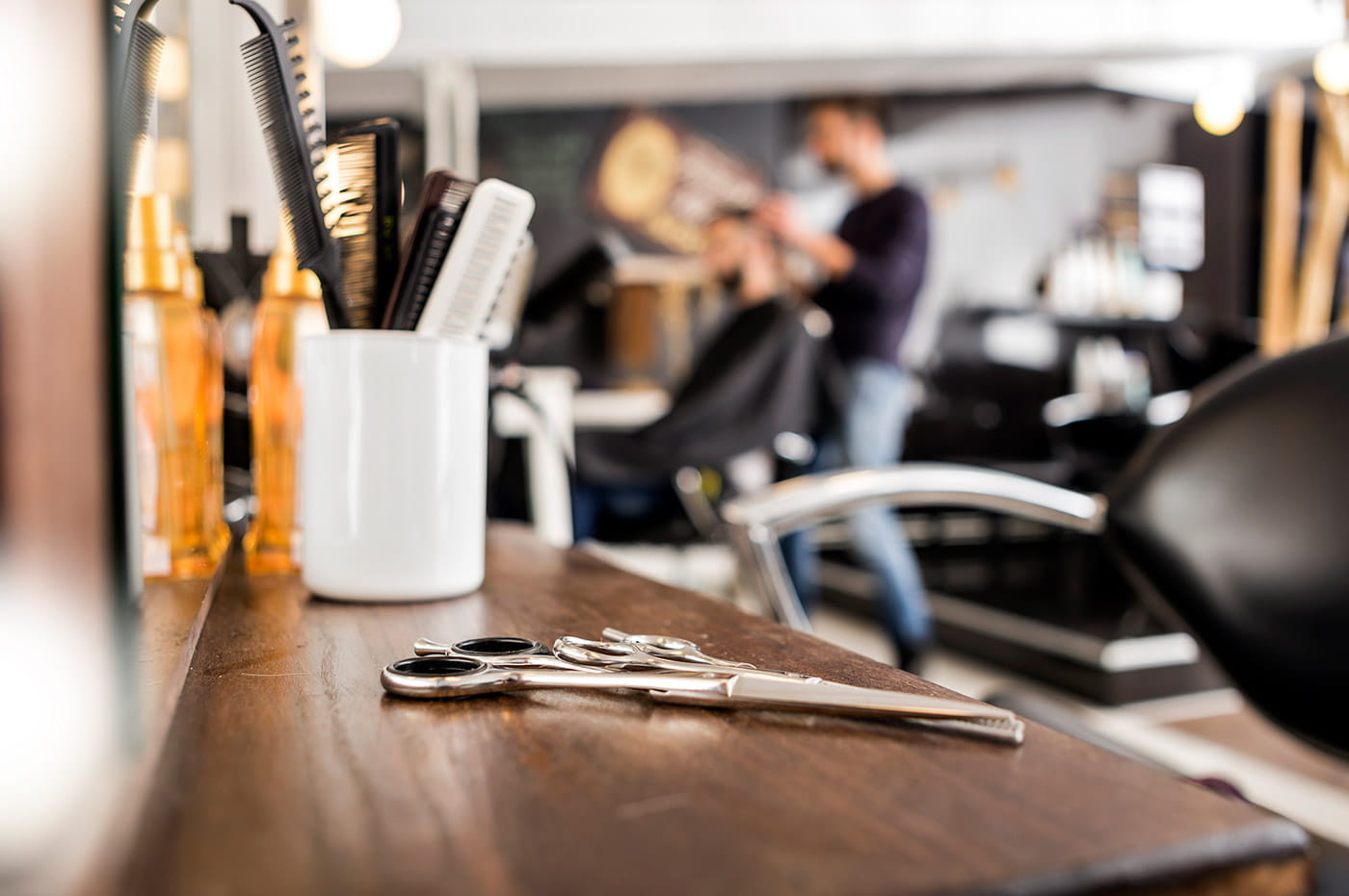 Two pairs of hairdressing shears and several hair combs.