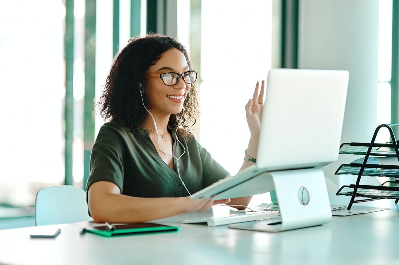 A woman on a virtual meeting.