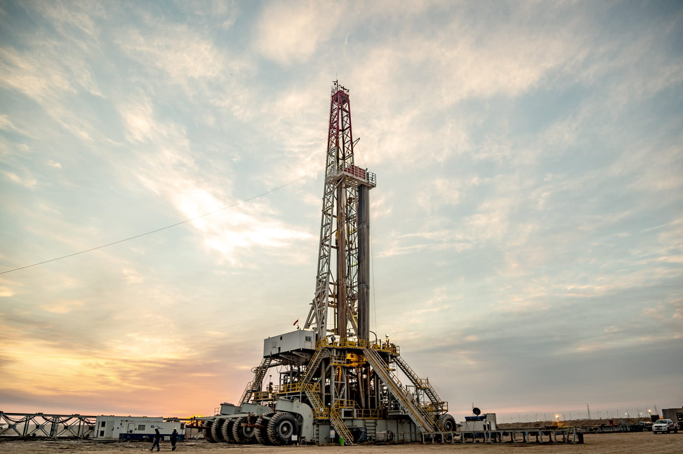 A tall oil tower.